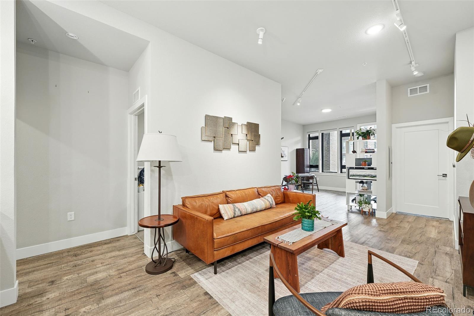 6619 E Lowry Boulevard 101