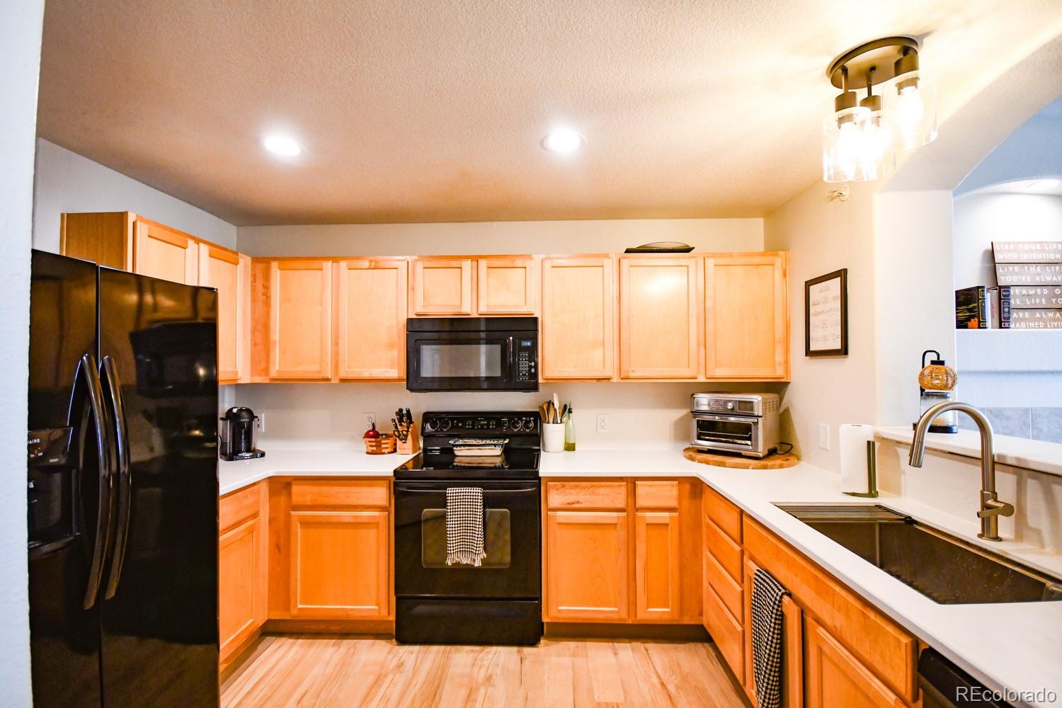 479 Black Feather Loop 319