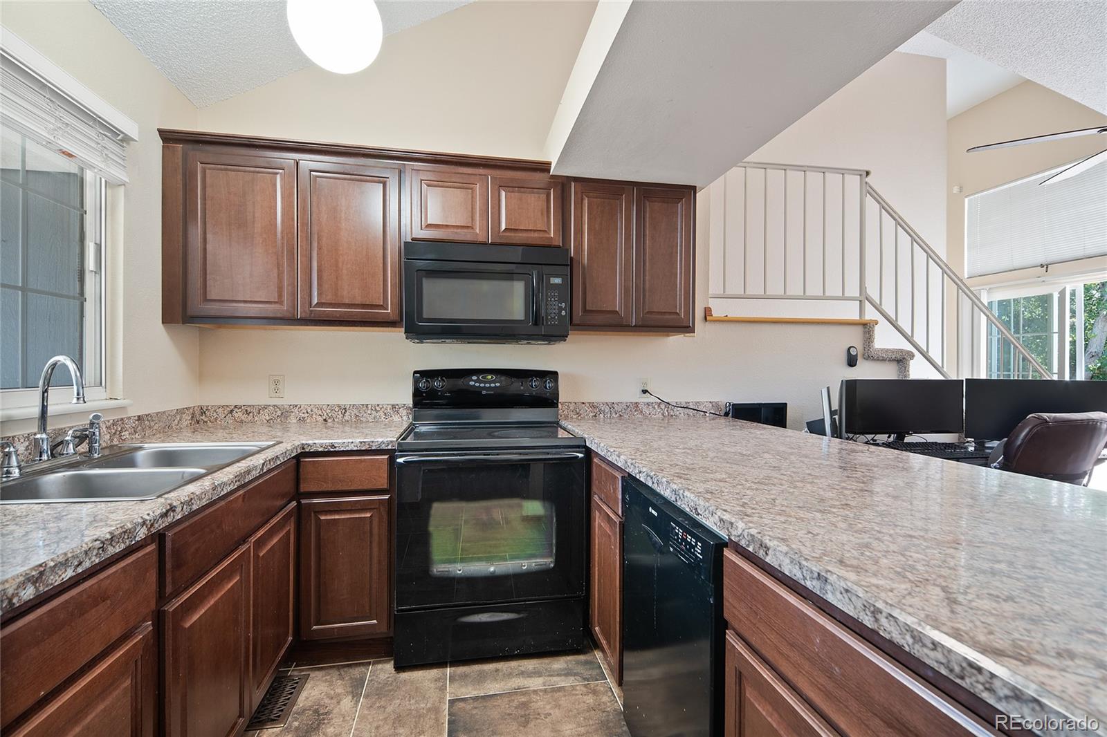 1025 S Lindsey Street