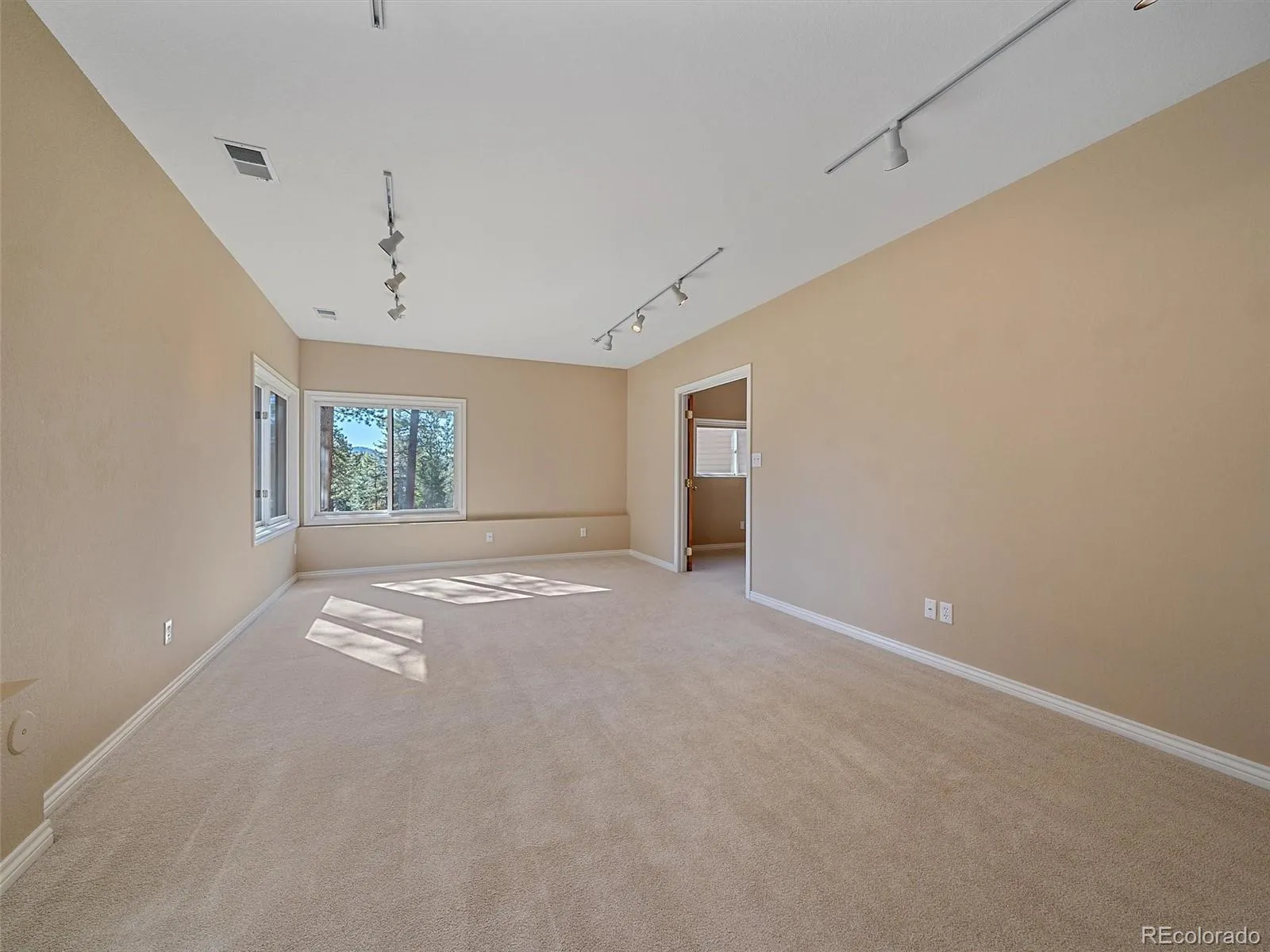 Evergreen, Colorado 80439, United States, 5 Bedrooms Bedrooms, ,4 BathroomsBathrooms,Residential,Active,126715