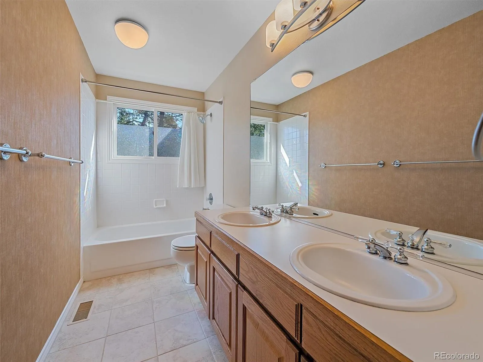 Evergreen, Colorado 80439, United States, 5 Bedrooms Bedrooms, ,4 BathroomsBathrooms,Residential,Active,126715