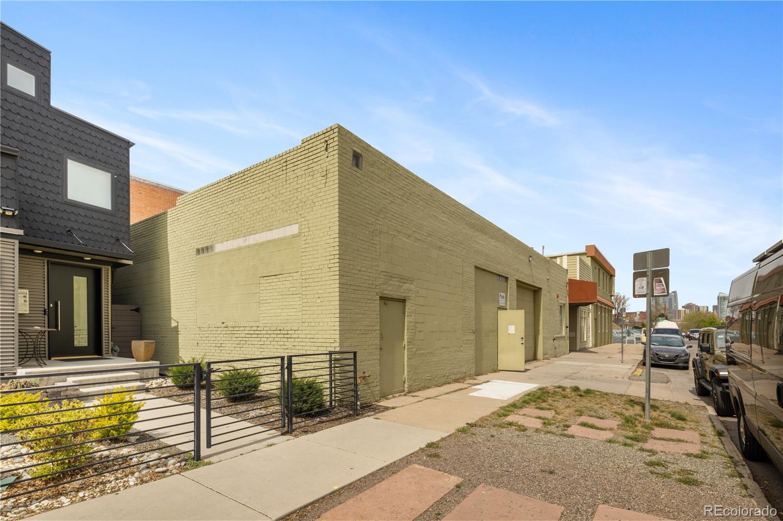 800 W 8th Avenue 204