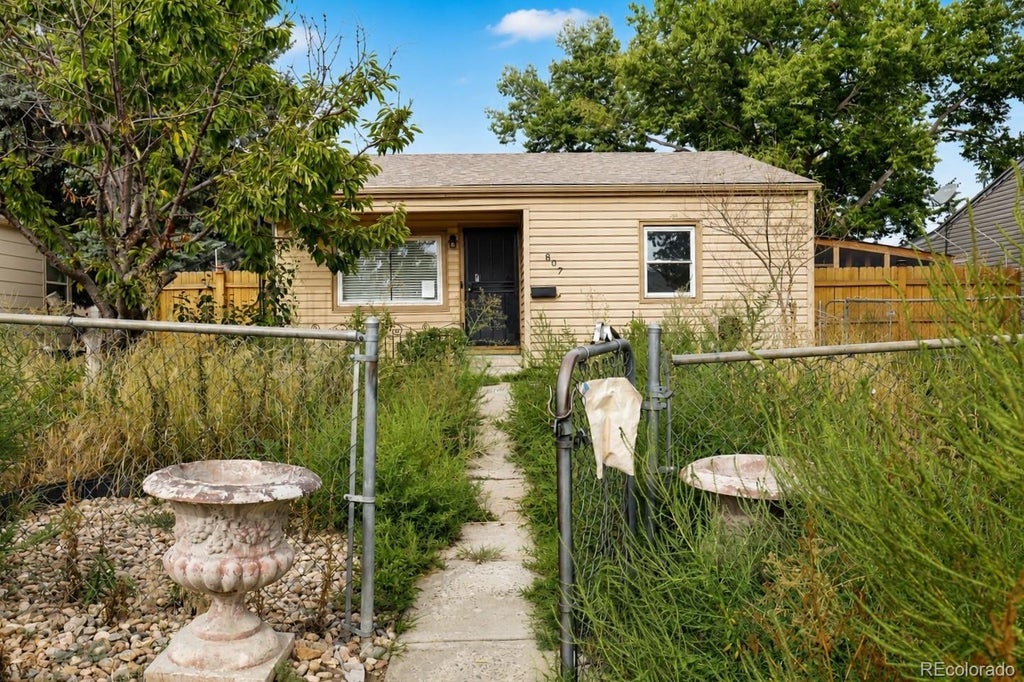 Photo of 807 S Vrain Street, Denver, CO 80219 (MLS # 6605109)