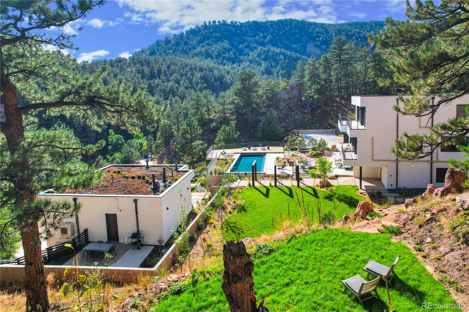 228 Lion Point