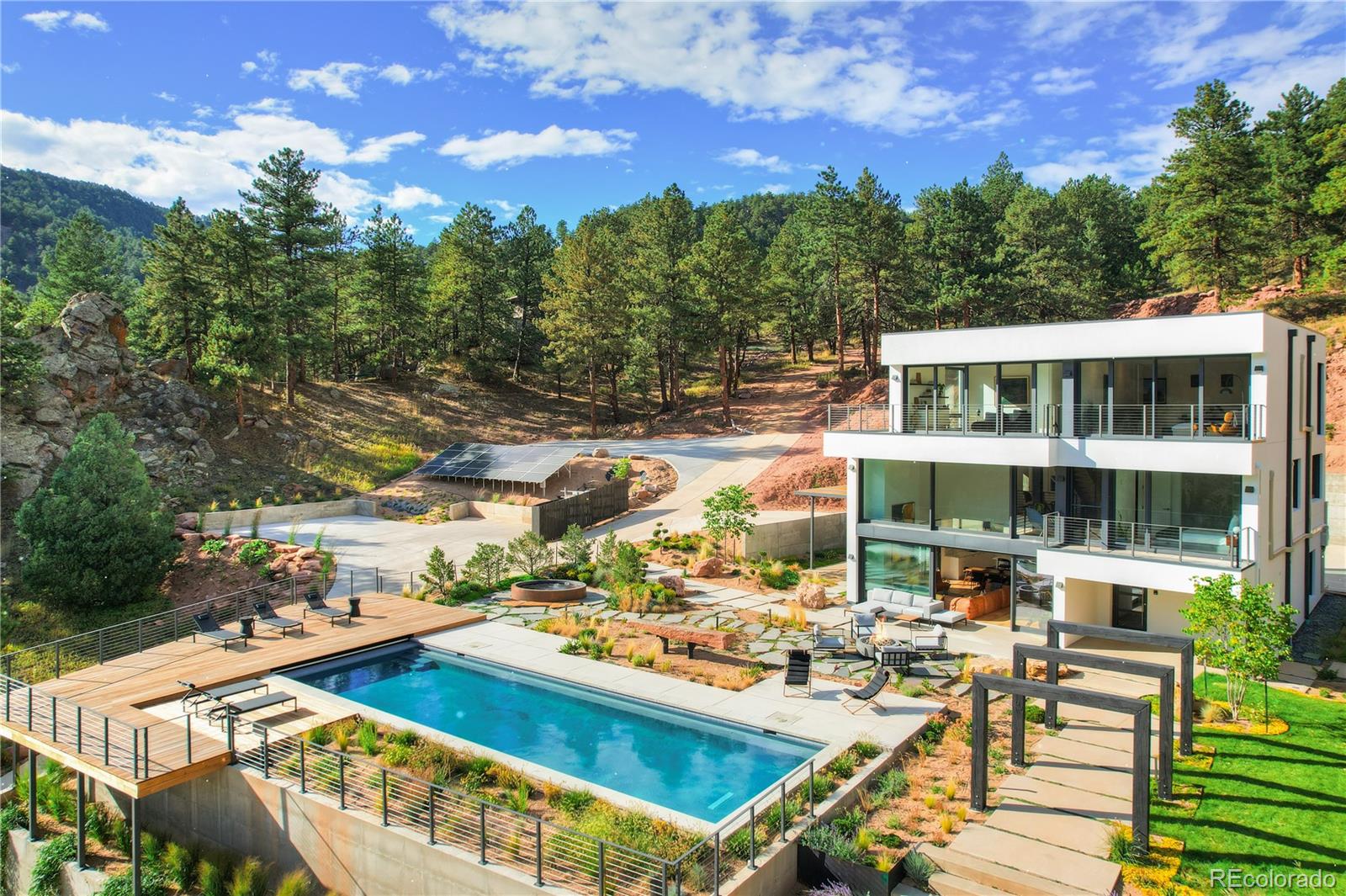 228 Lion Point