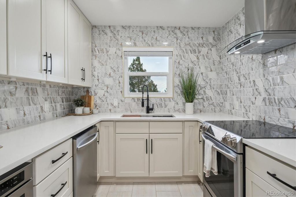 Photo of Larkspur, CO 80118 (MLS # 8555834)