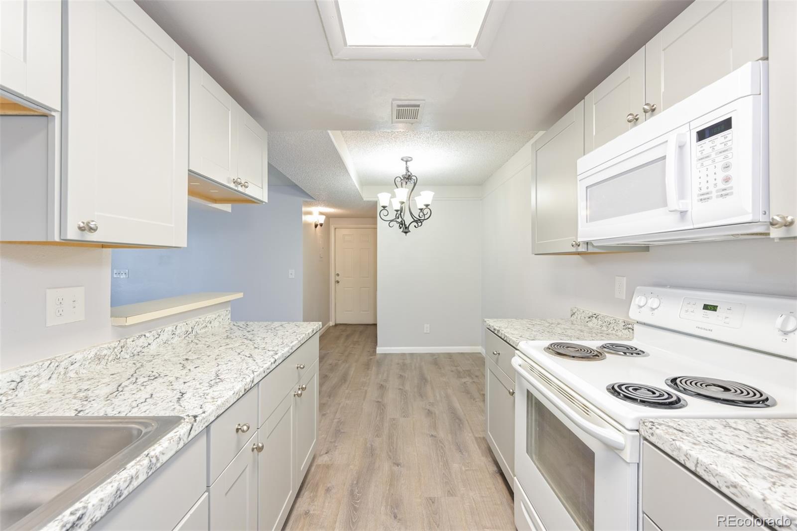 862 S Uravan Court