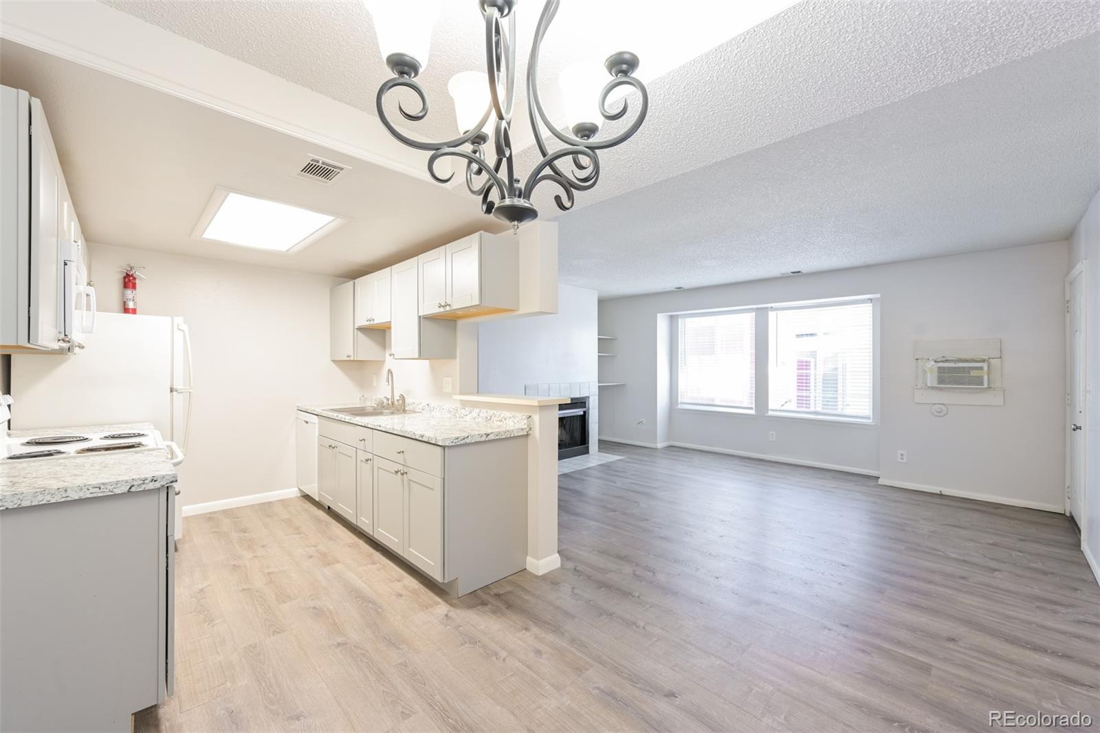 862 S Uravan Court