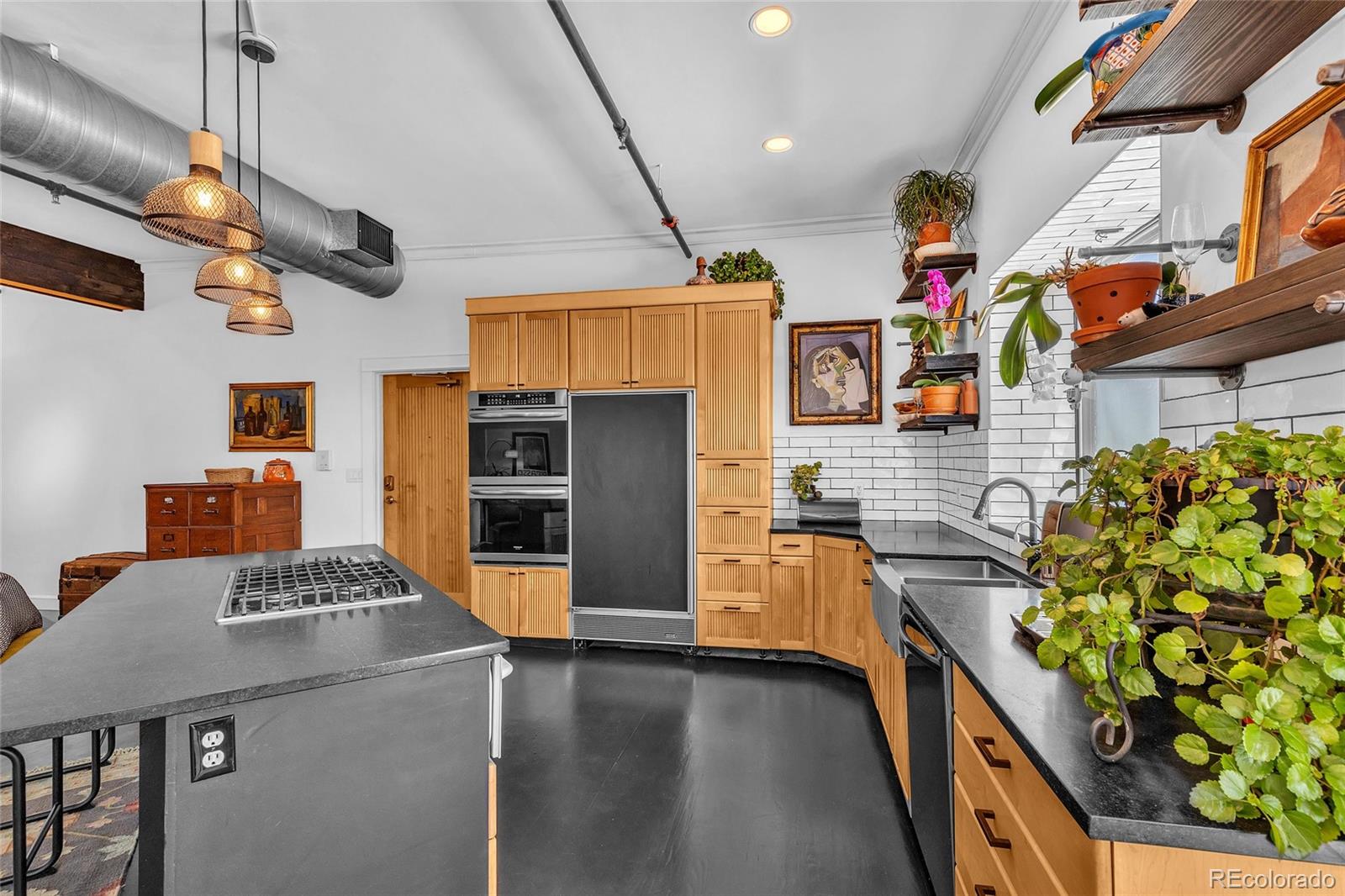 800 W 8th Avenue 201