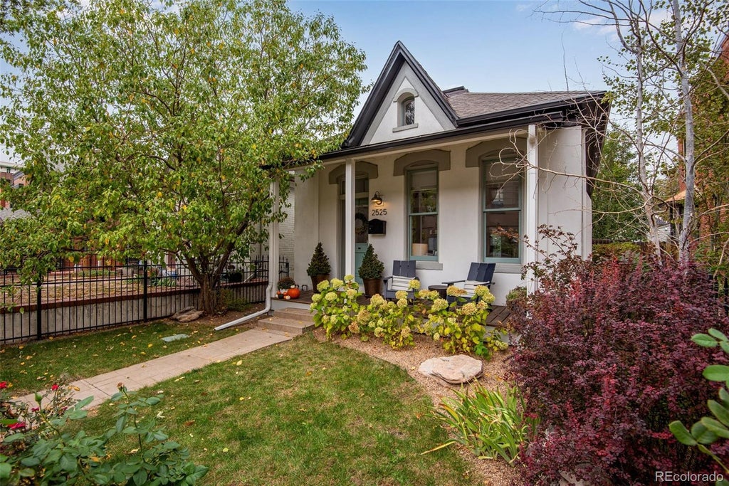 Photo of 2525 Curtis Street, Denver, CO 80205 (MLS # 1593331)