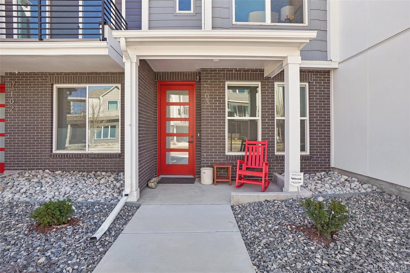 888 S Valentia Street 17-103