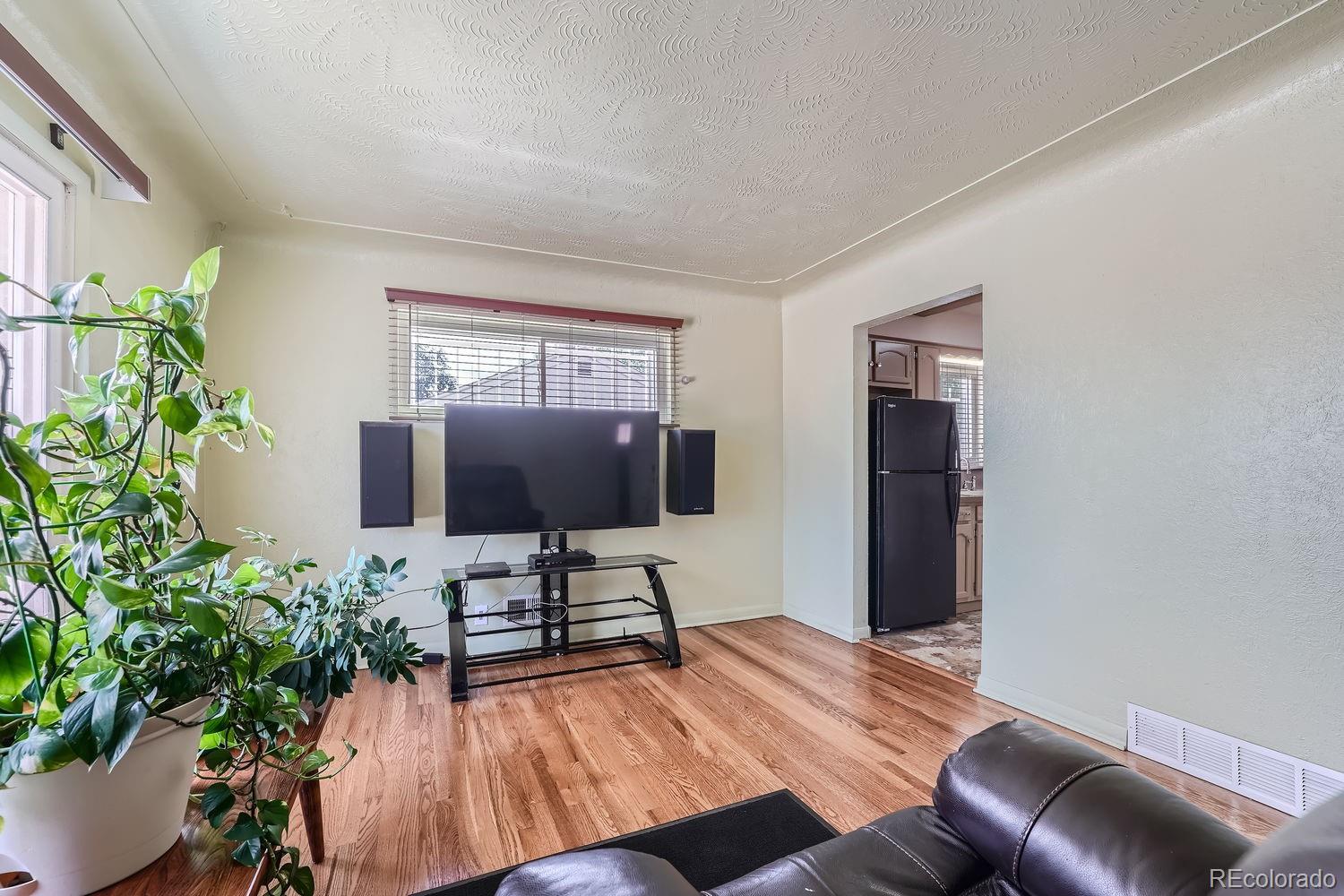 6991 Warren Drive