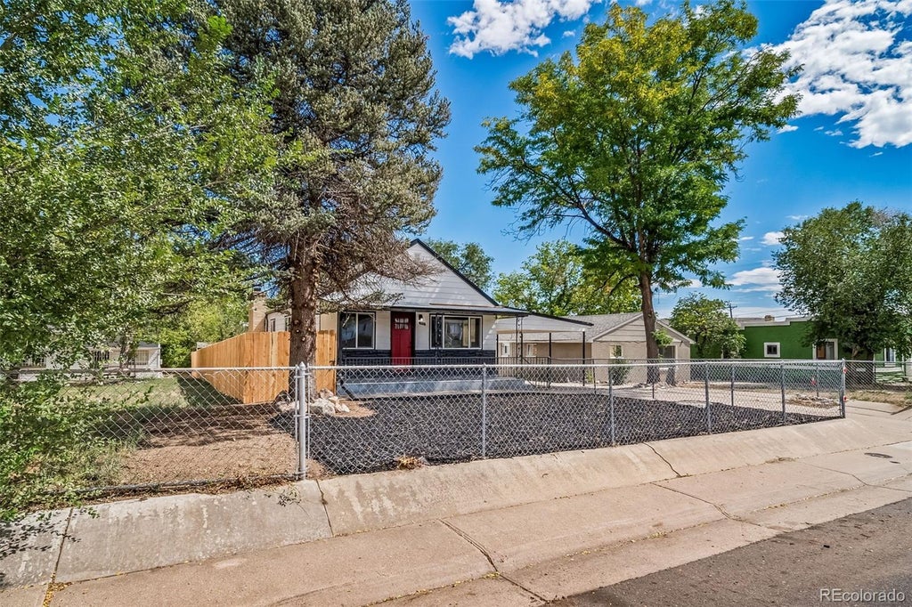 Photo of 472 S Perry Street, Denver, CO 80219 (MLS # 6470307)
