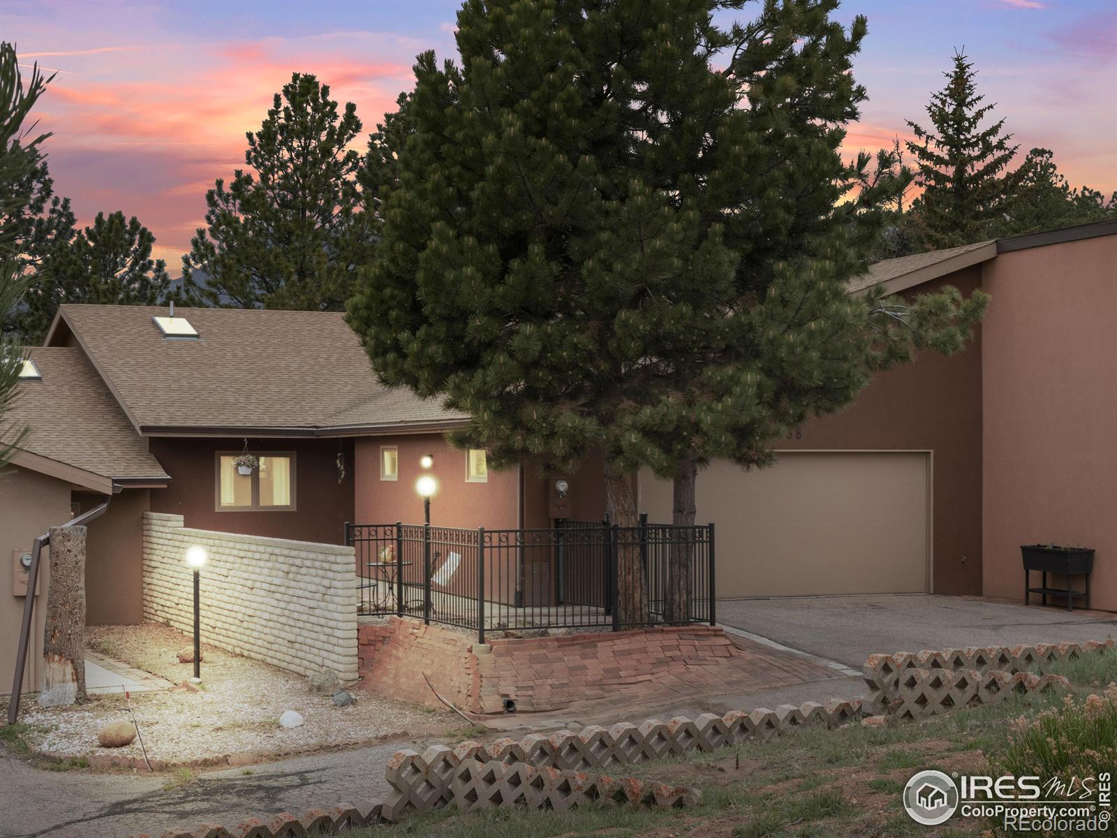 838 Vista Lane