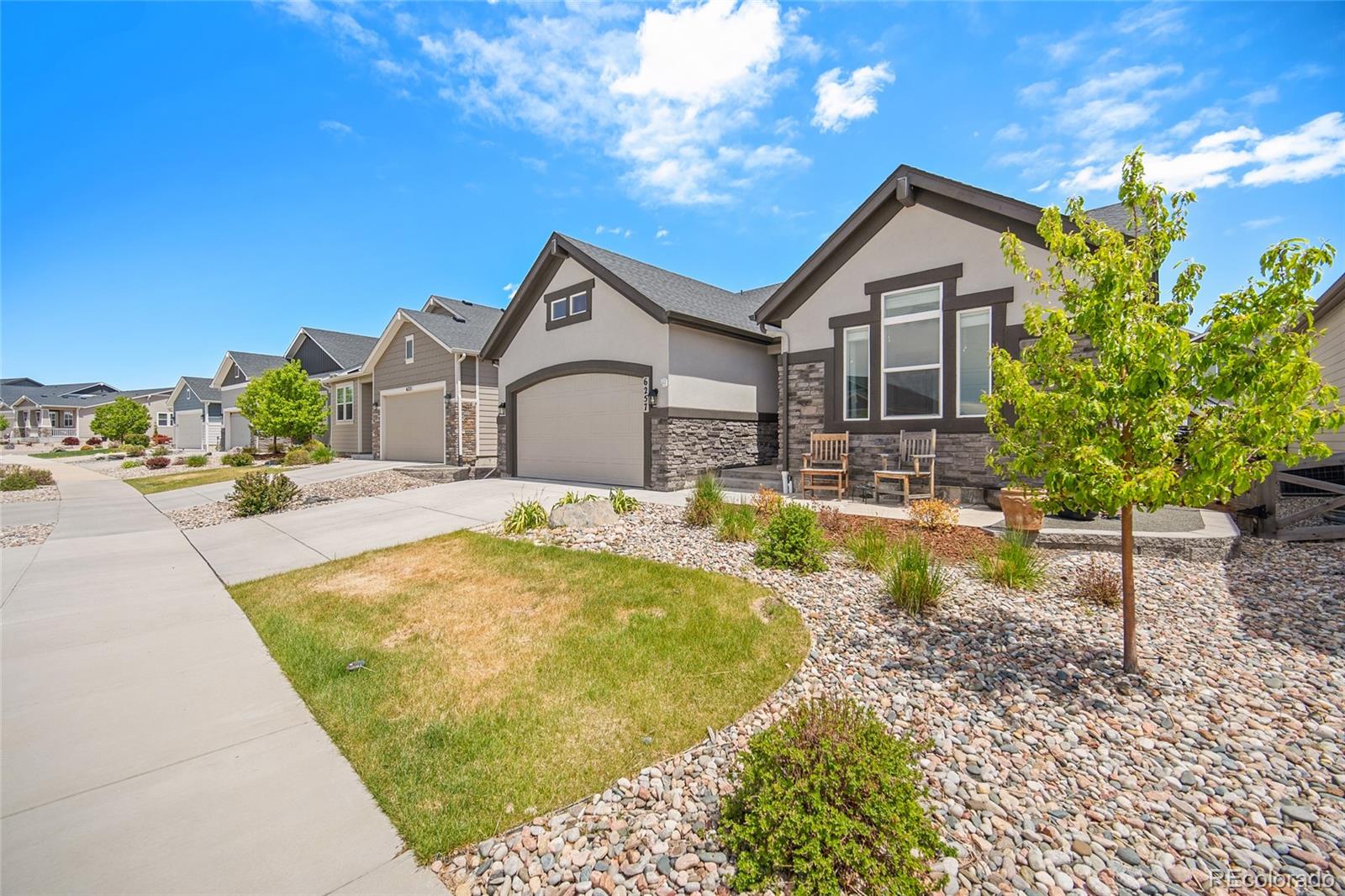 6257 Lochside View