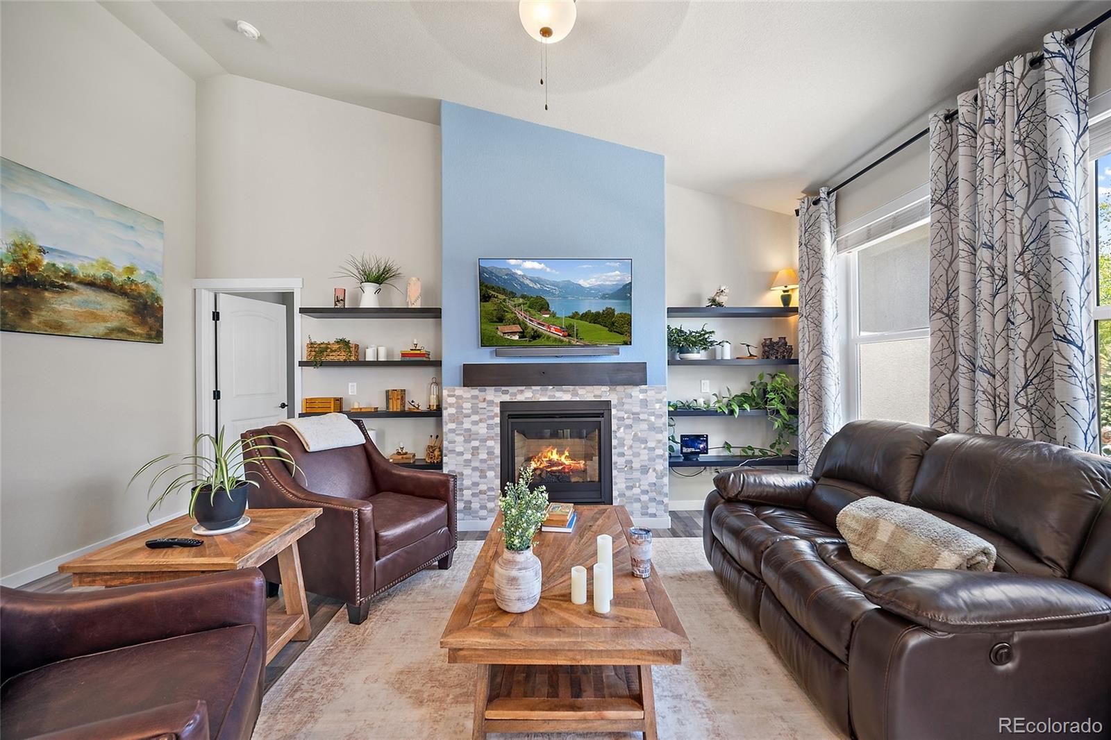 6257 Lochside View