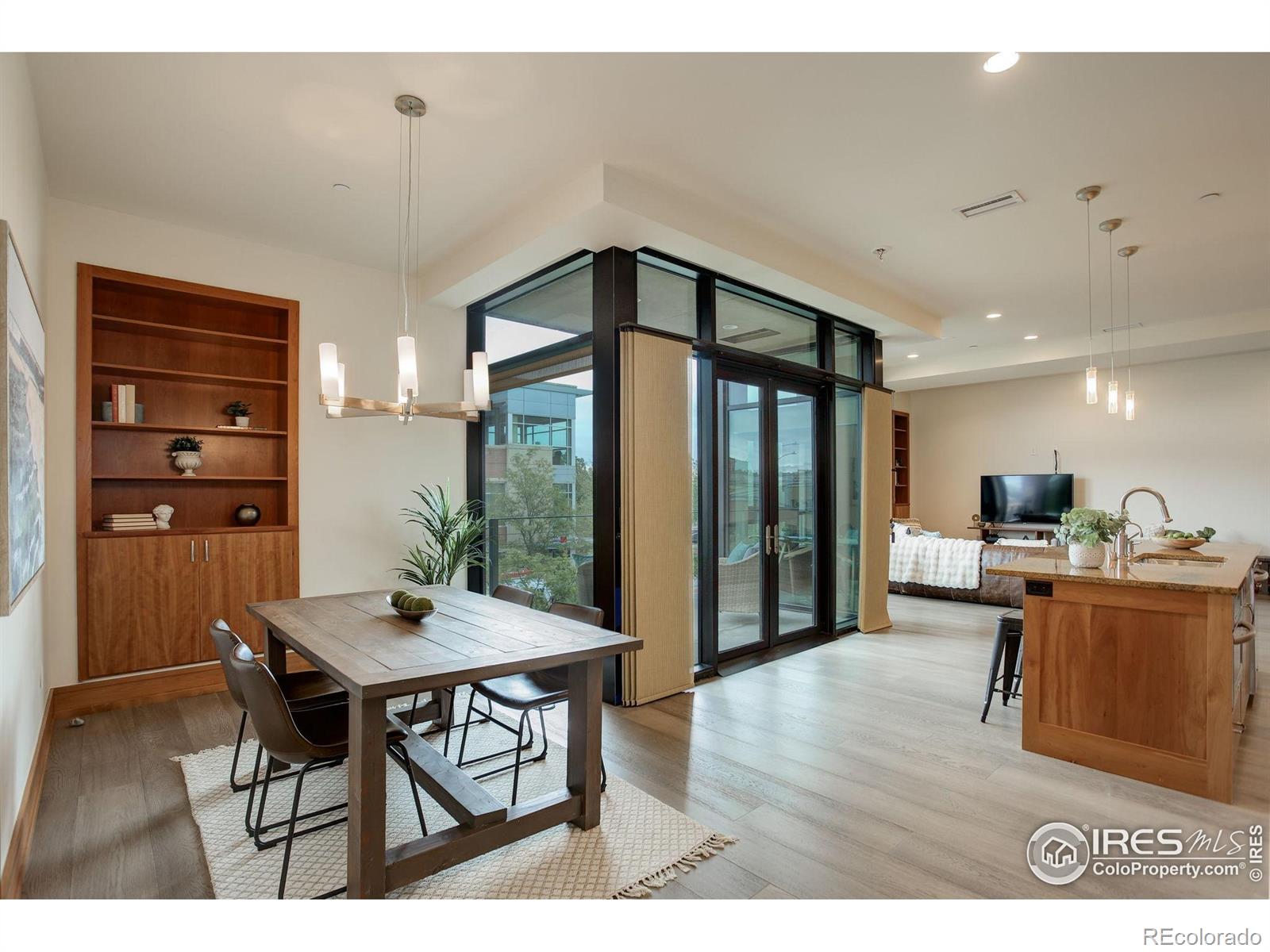 1077 Canyon Boulevard #211