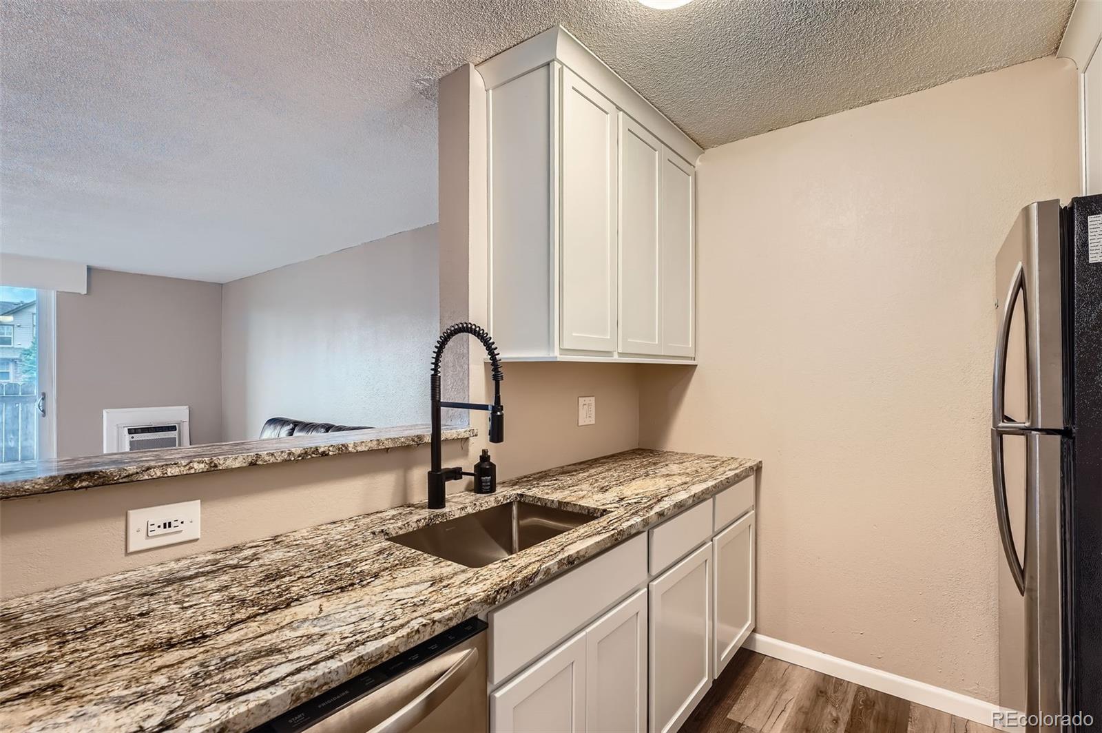 2231 S Vaughn Way 114B