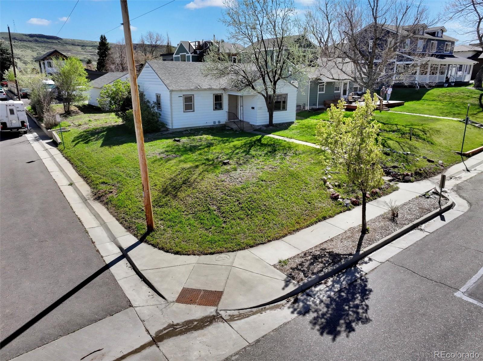 2201 Illinois Street