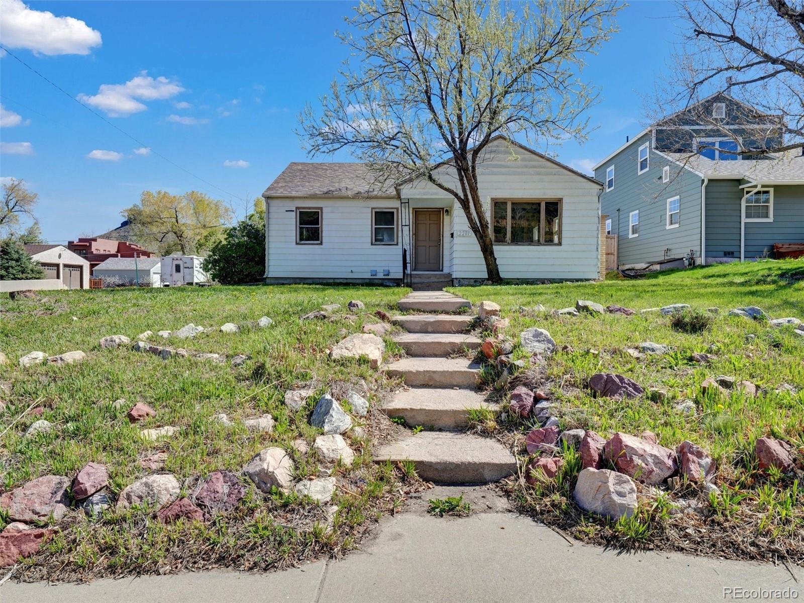 2201 Illinois Street