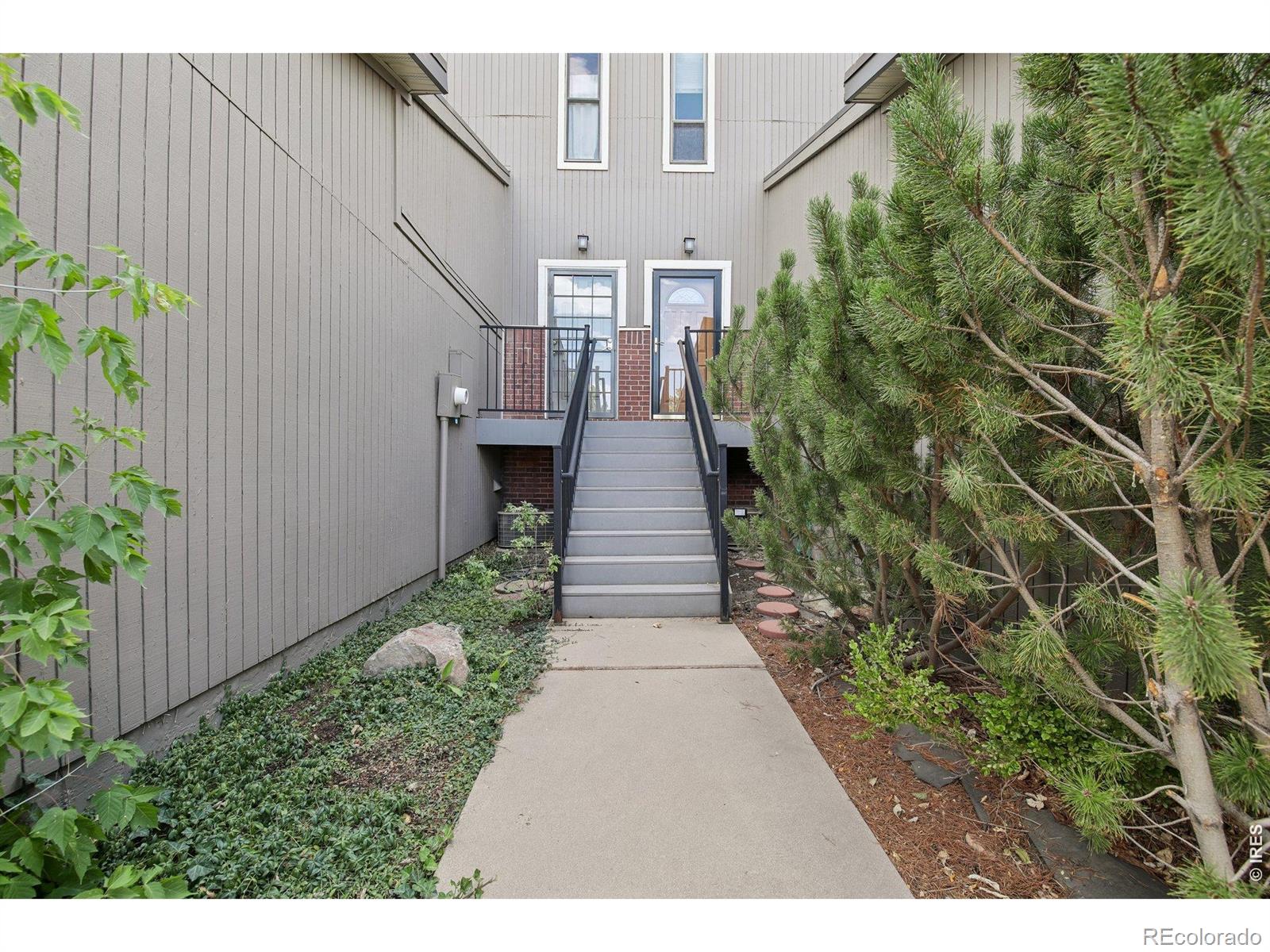 96 S Holman Way