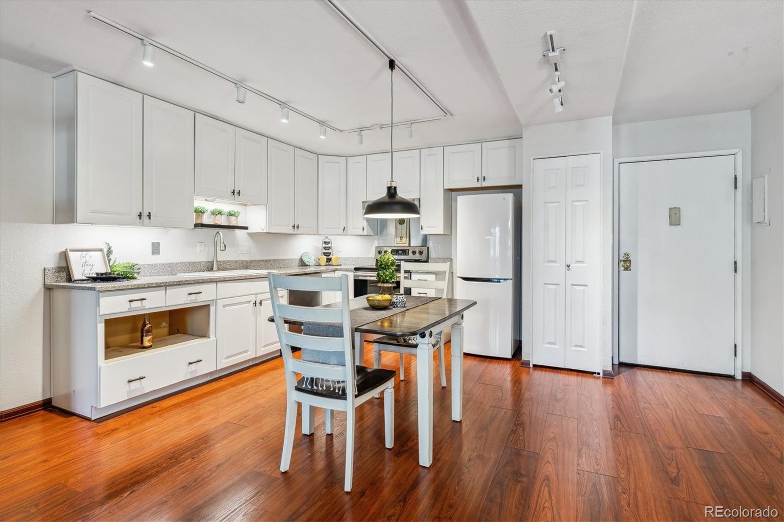 3465 S Poplar Street 506