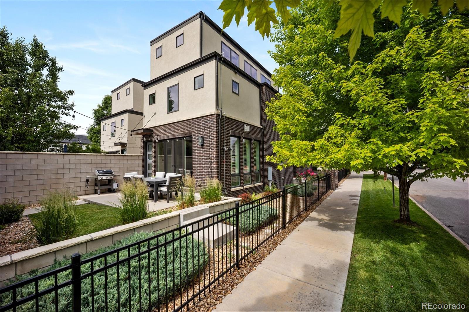 3690 W Byron Place