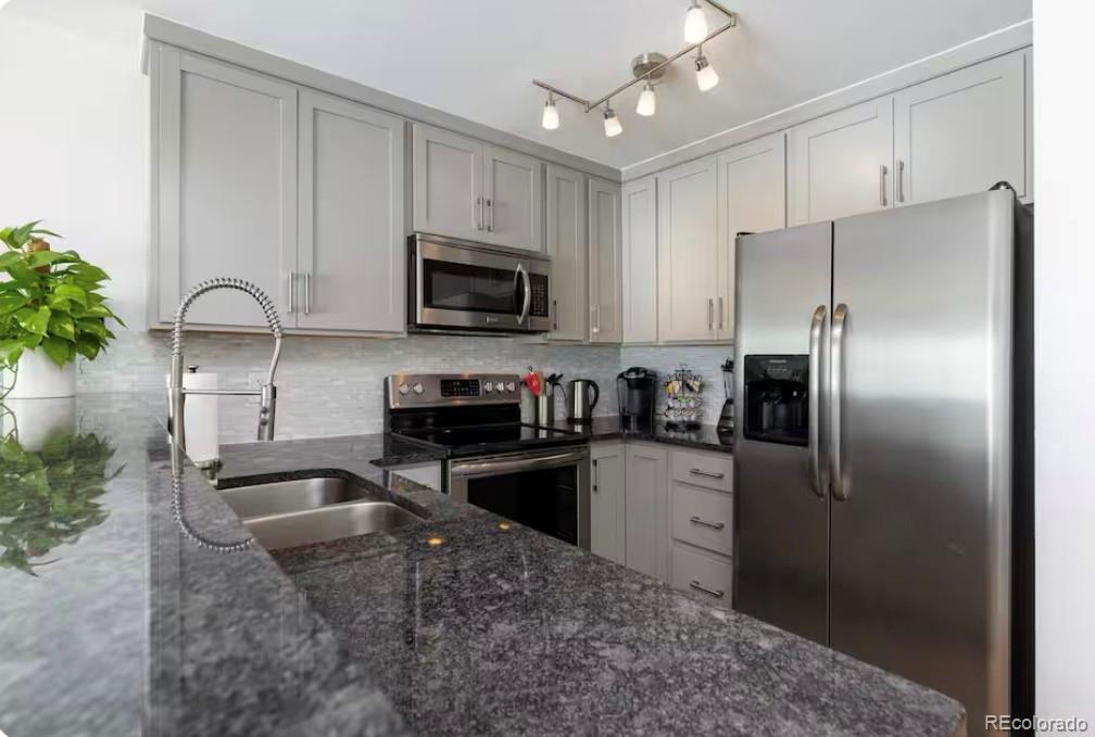 311 W La Bonte Street 120