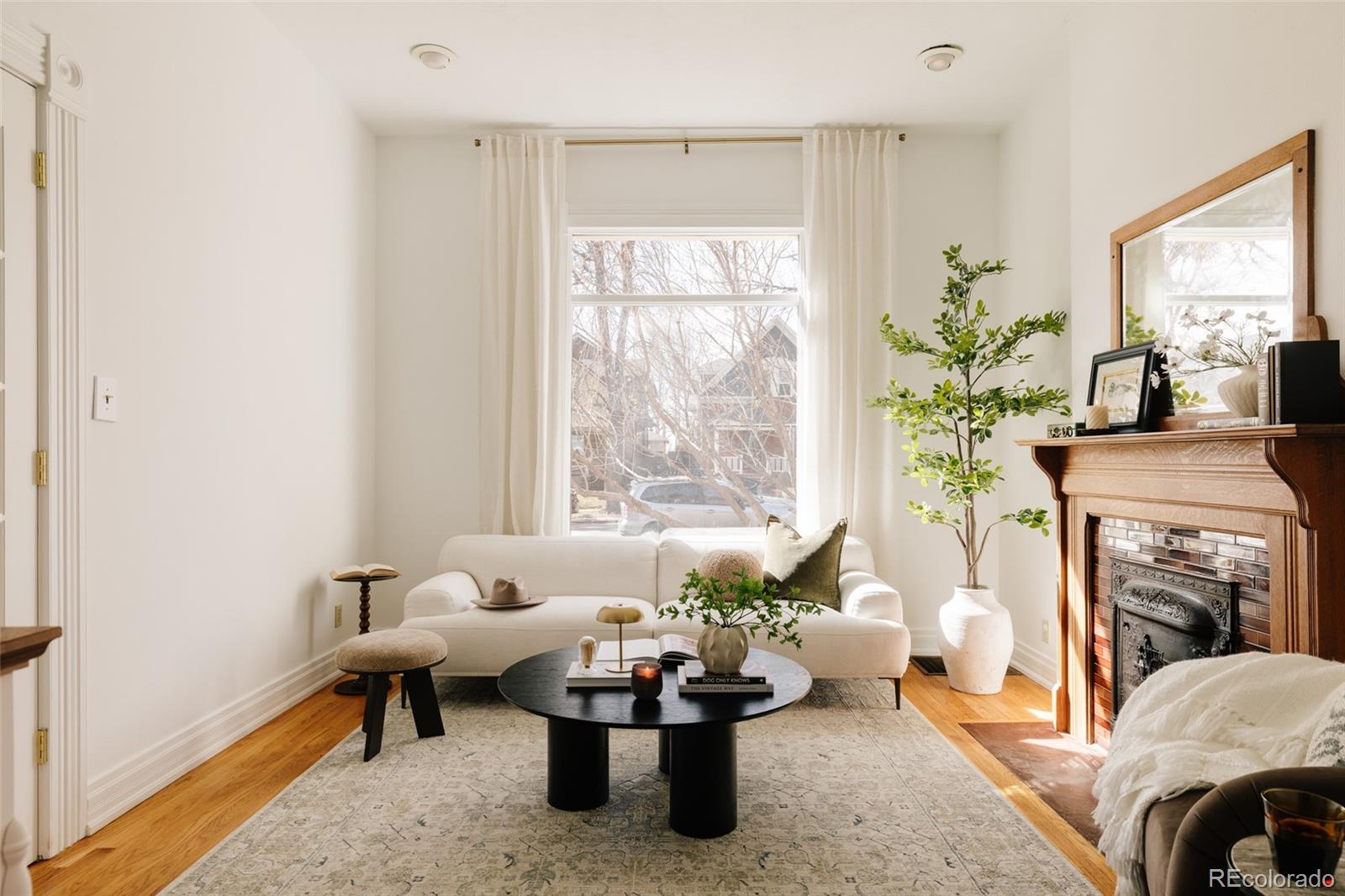 3383 W Hayward Place