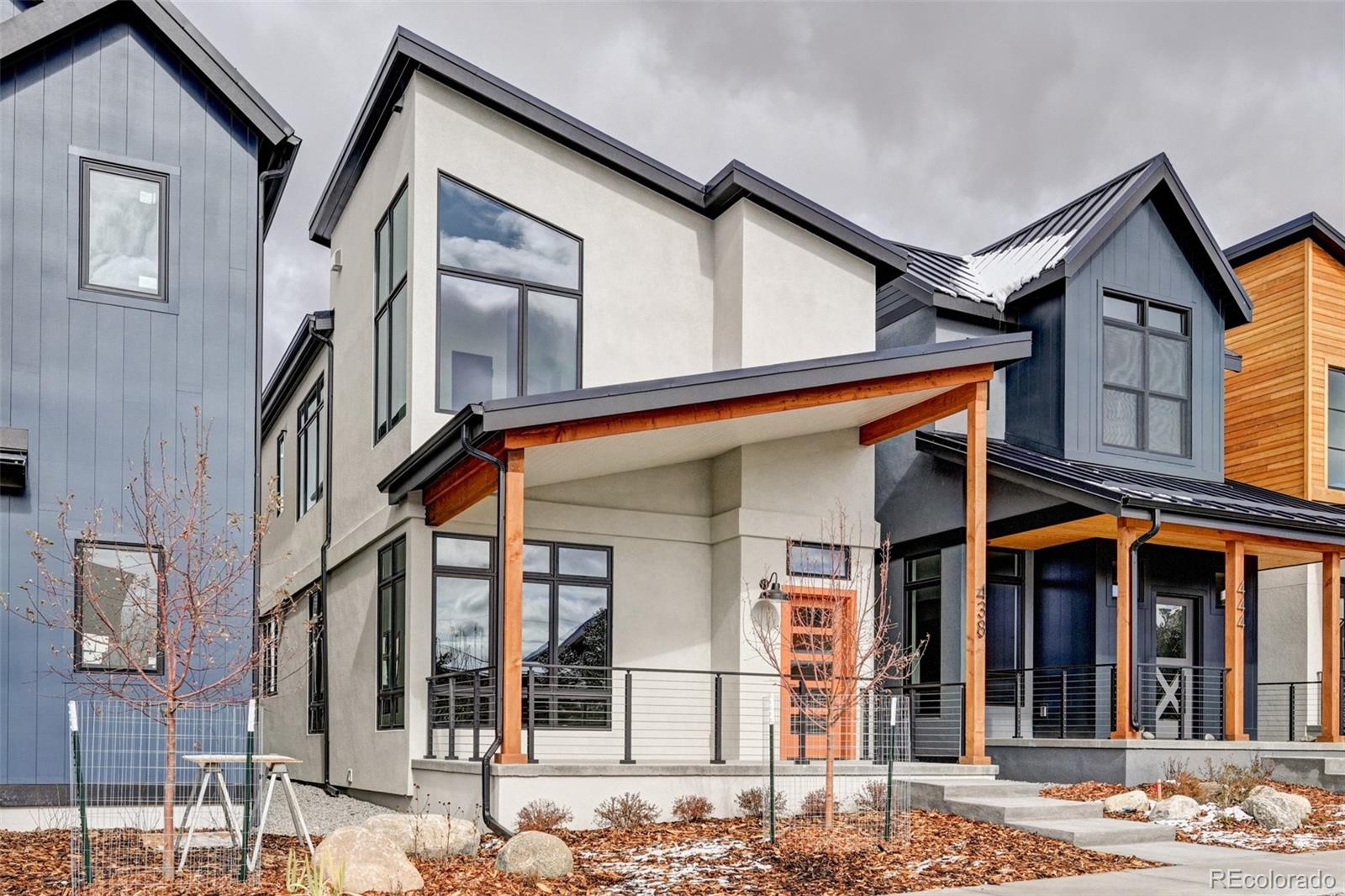 438 E Arkansas Street