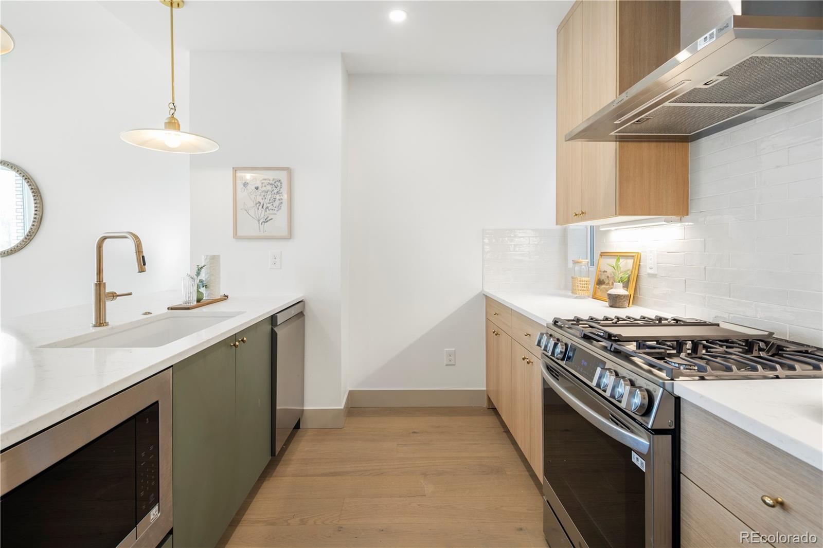 1242 Zenobia Street 13