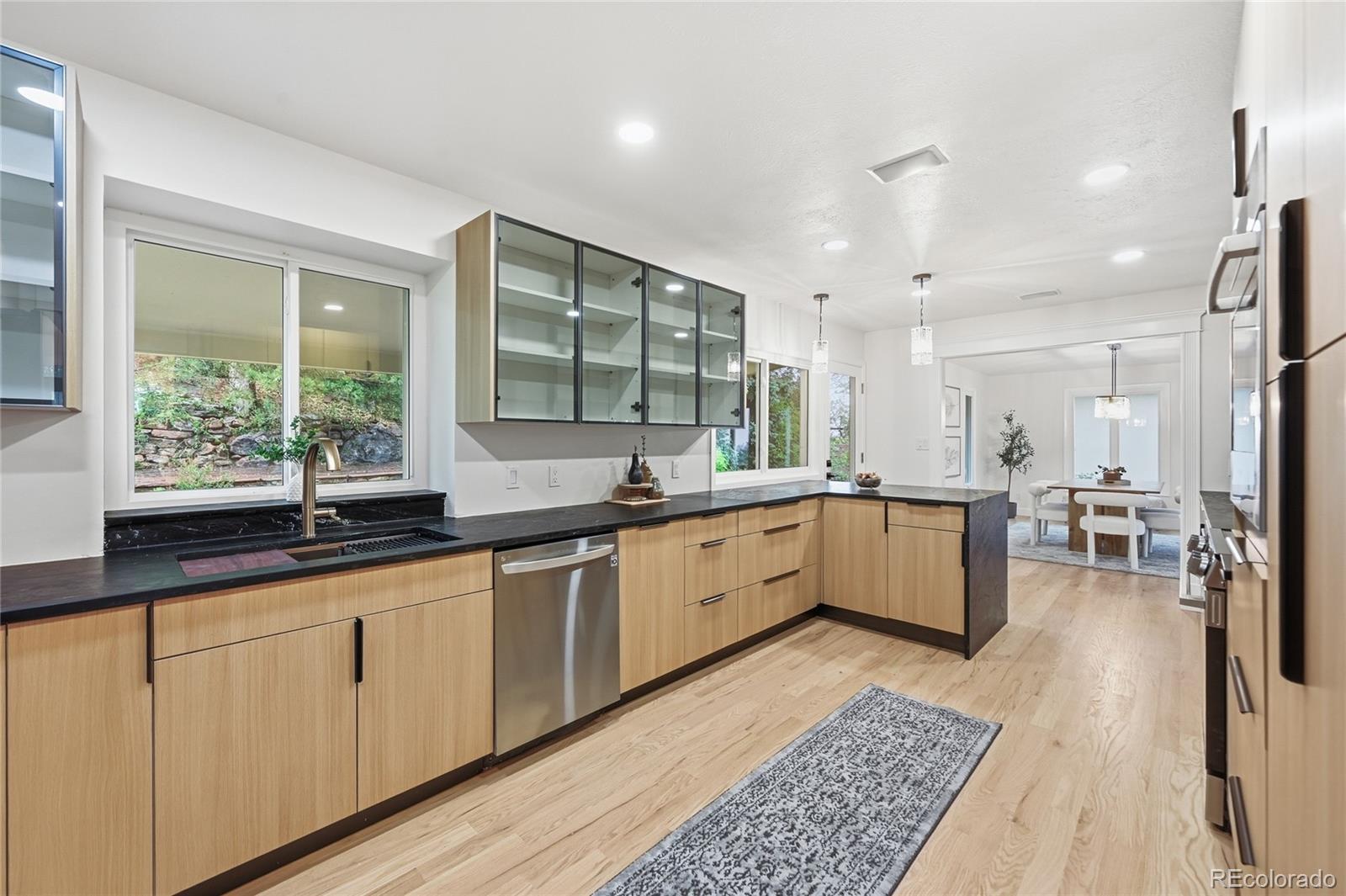 961 S Foothill Drive