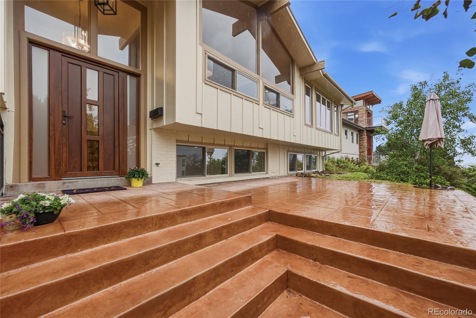 961 S Foothill Drive