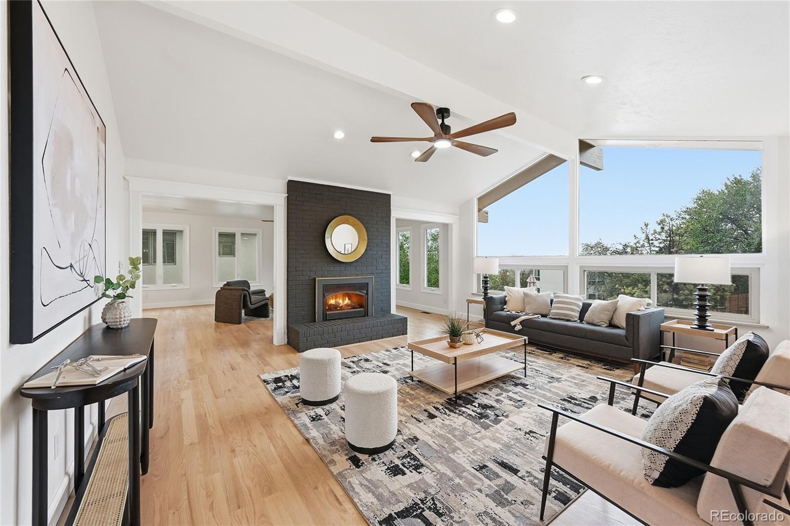 961 S Foothill Drive