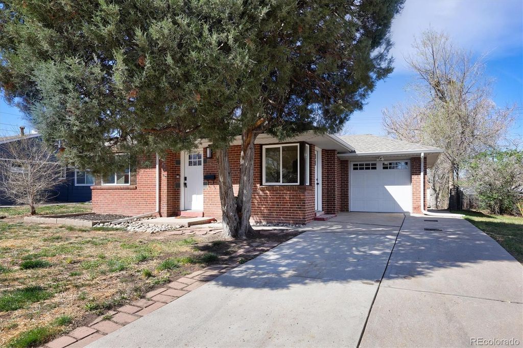 Photo of 1317 Geneva Street, Aurora, CO 80010 (MLS # 9139366)