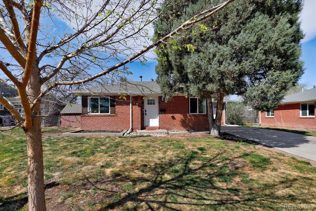 Photo of 1317 Geneva Street, Aurora, CO 80010 (MLS # 9139366)