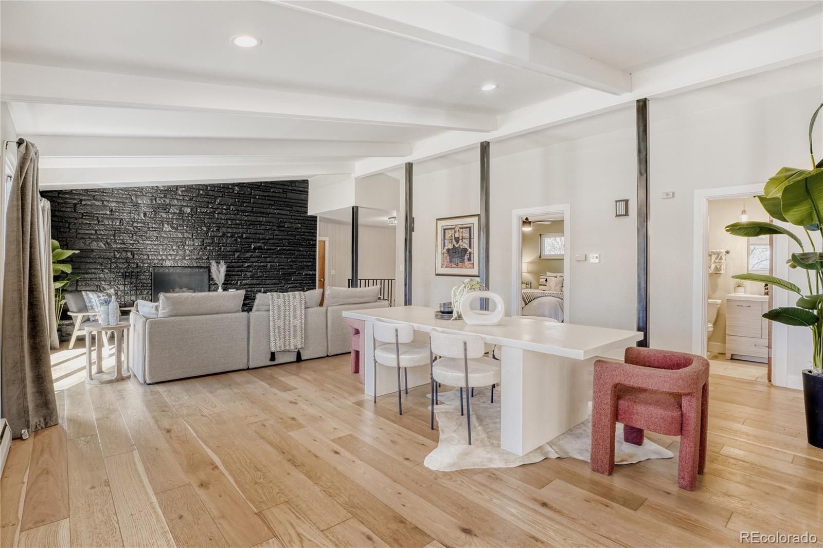 2451 S Ivanhoe Place