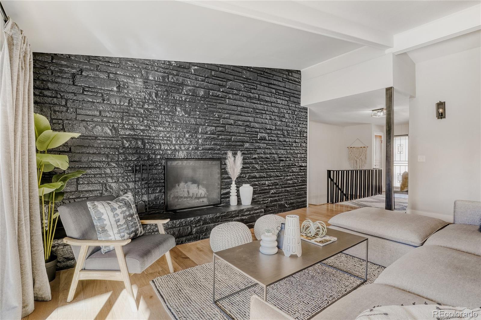 2451 S Ivanhoe Place