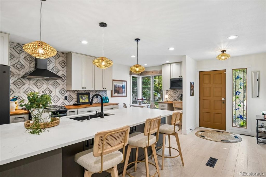 Photo of 1567 W Briarwood Avenue, Littleton, CO 80120 (MLS # 7864676)