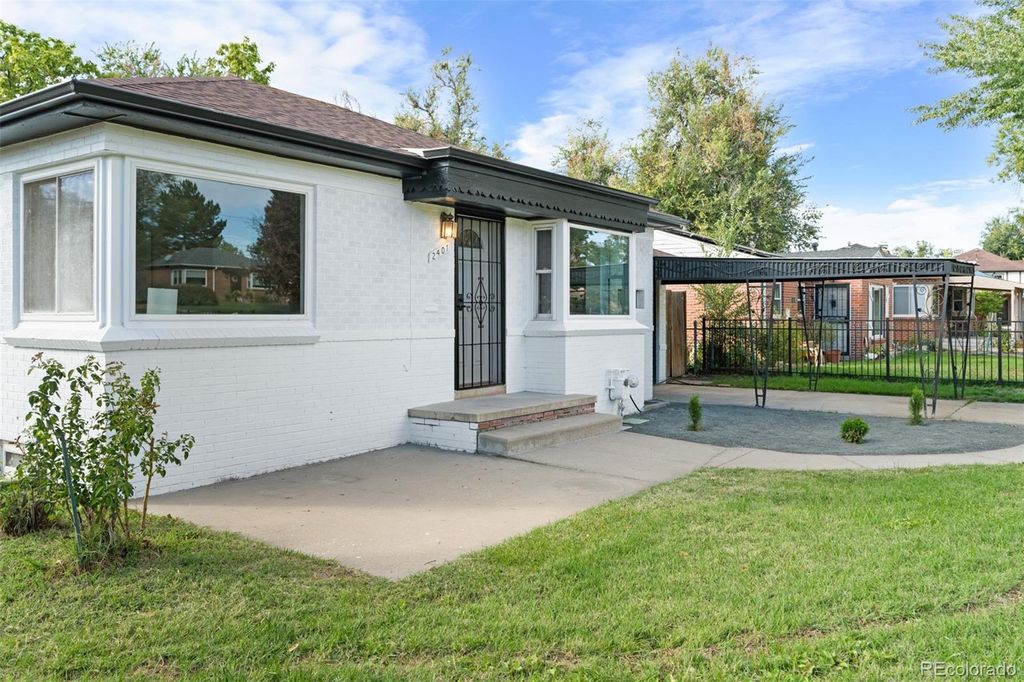 Photo of 2401 Oneida St, Denver, CO 80207 (MLS # 7316040)