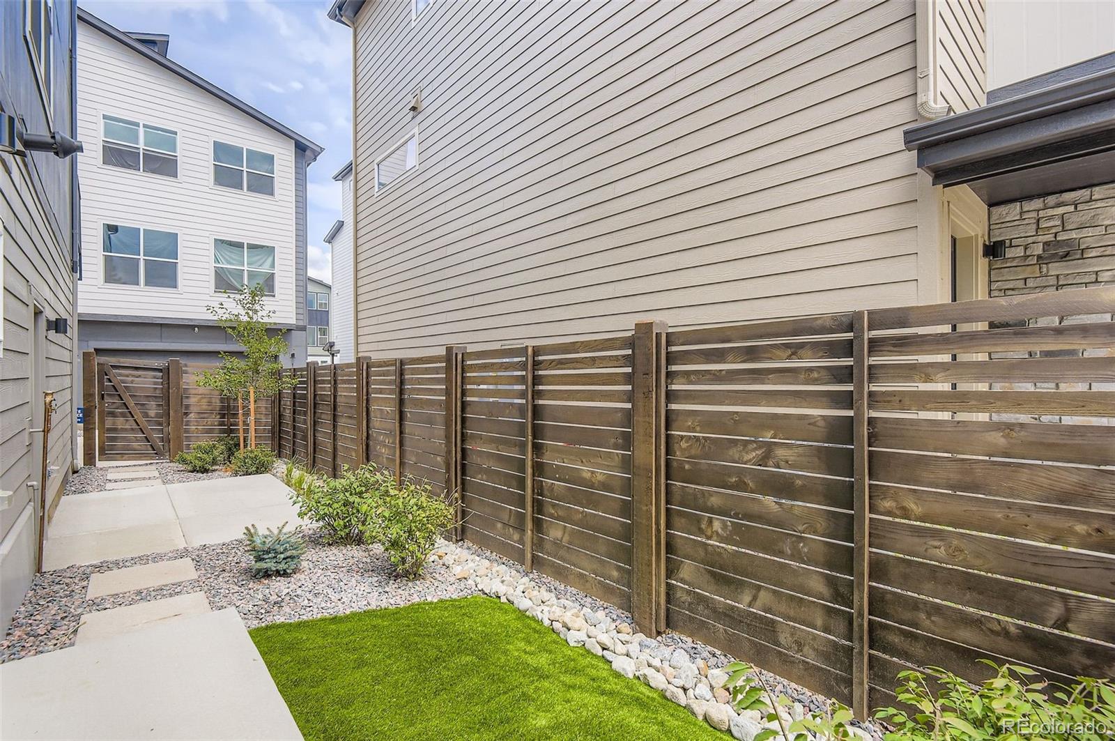 10904 E Hinsdale Circle