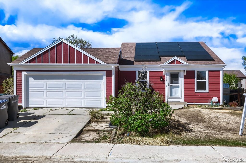 Photo of 1215 Devonshire Court, Lafayette, CO 80026 (MLS # 2588650)