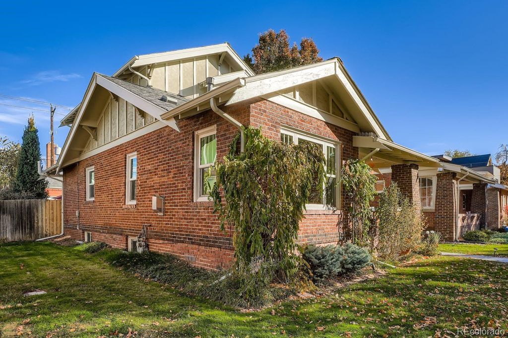 Photo of 1048 S Vine Street, Denver, CO 80209 (MLS # 5316303)