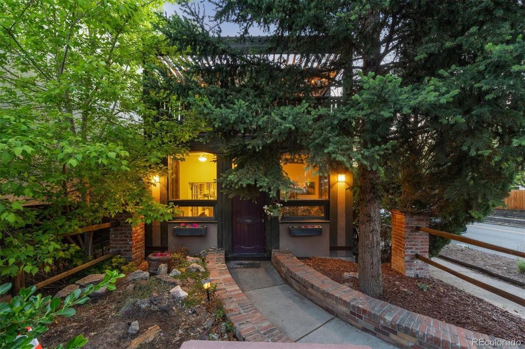 Photo of 2001 S Marion Street, Denver, CO 80210 (MLS # 6645113)