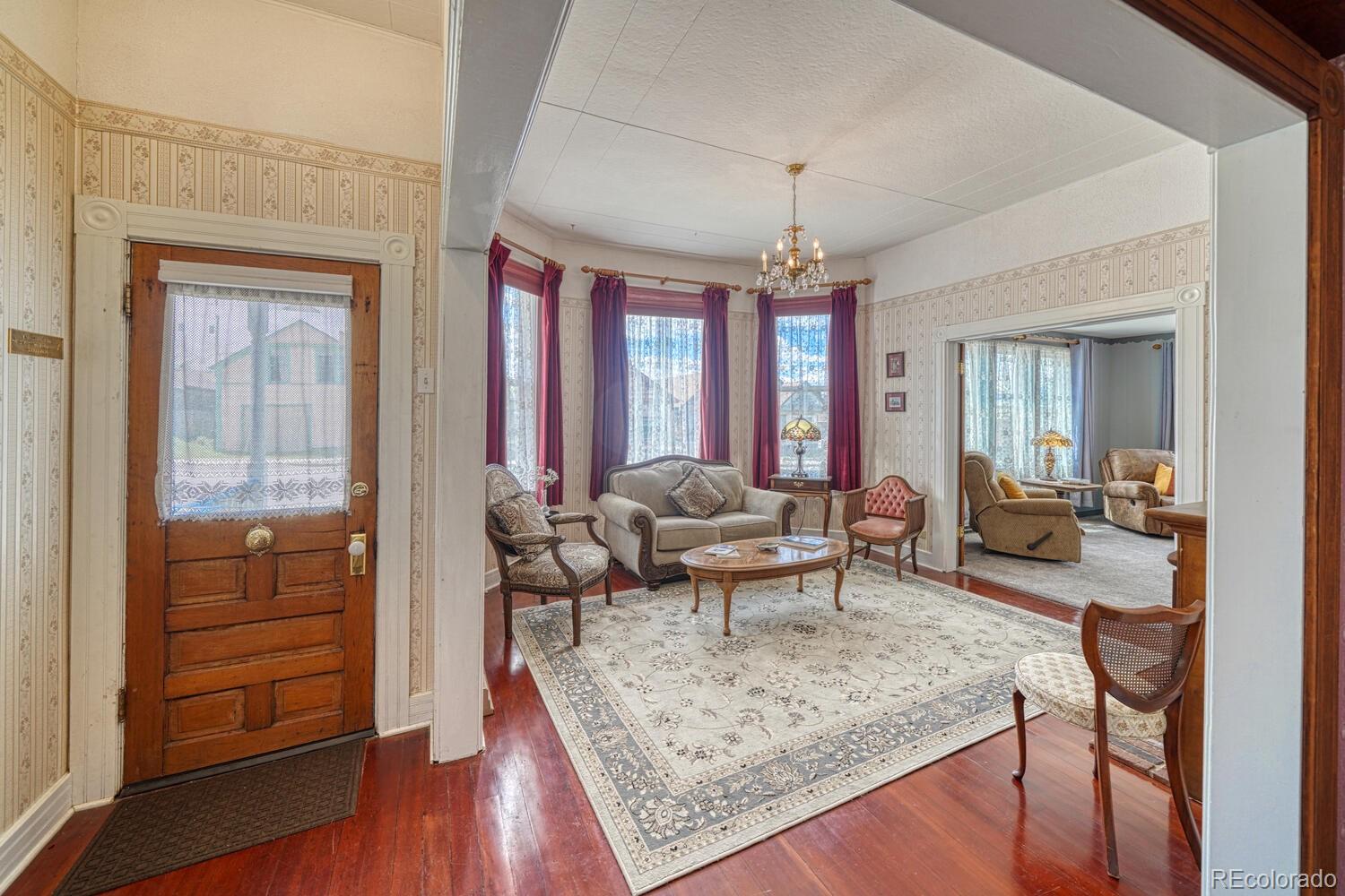 212 W 6th Street