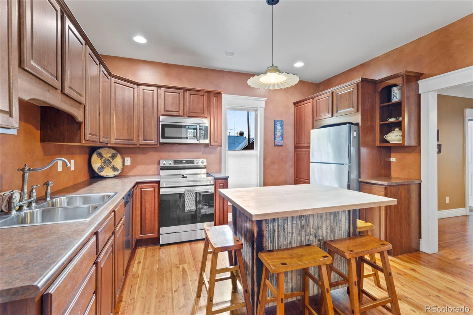 111 W 7th Street