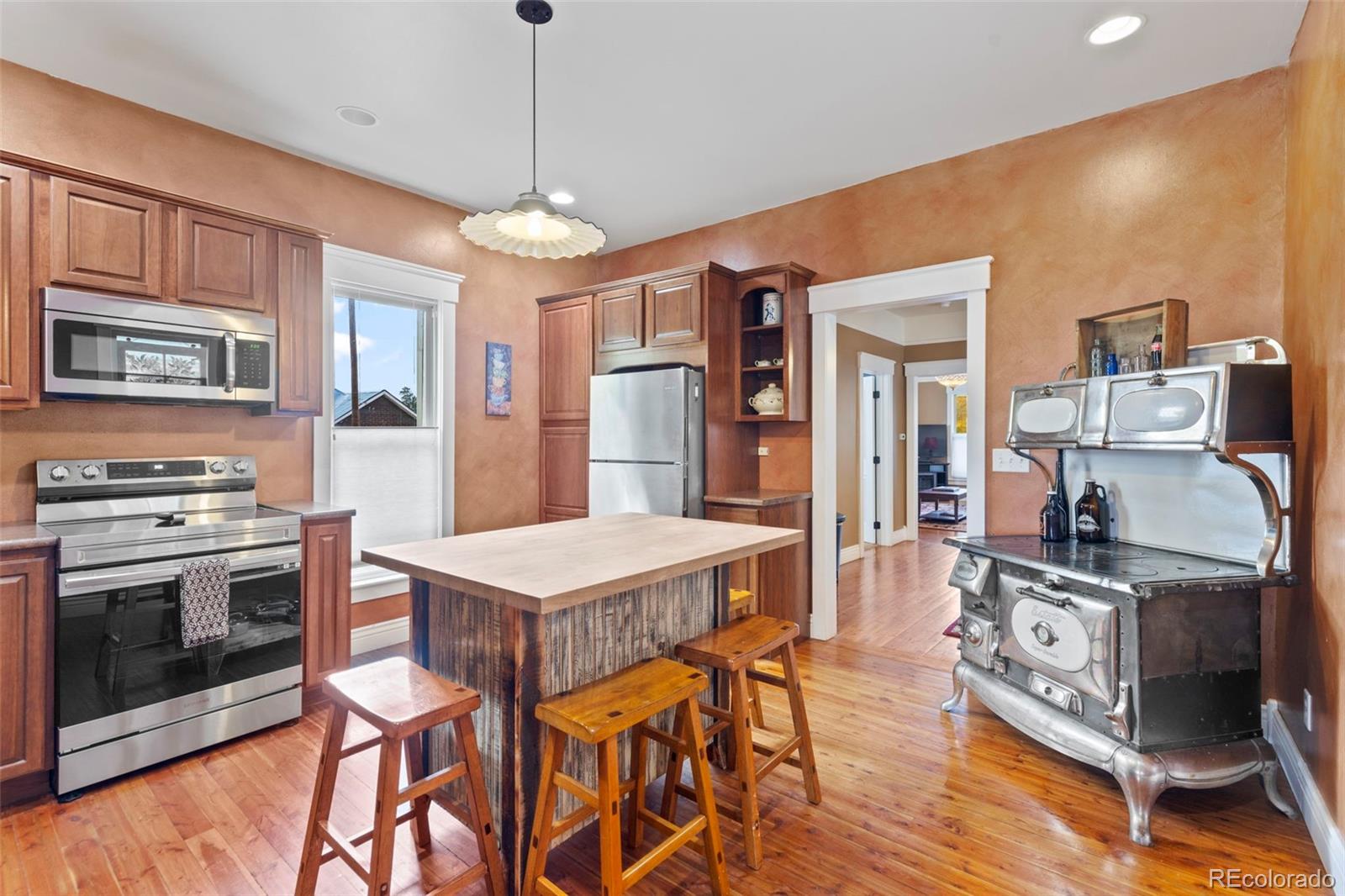 111 W 7th Street