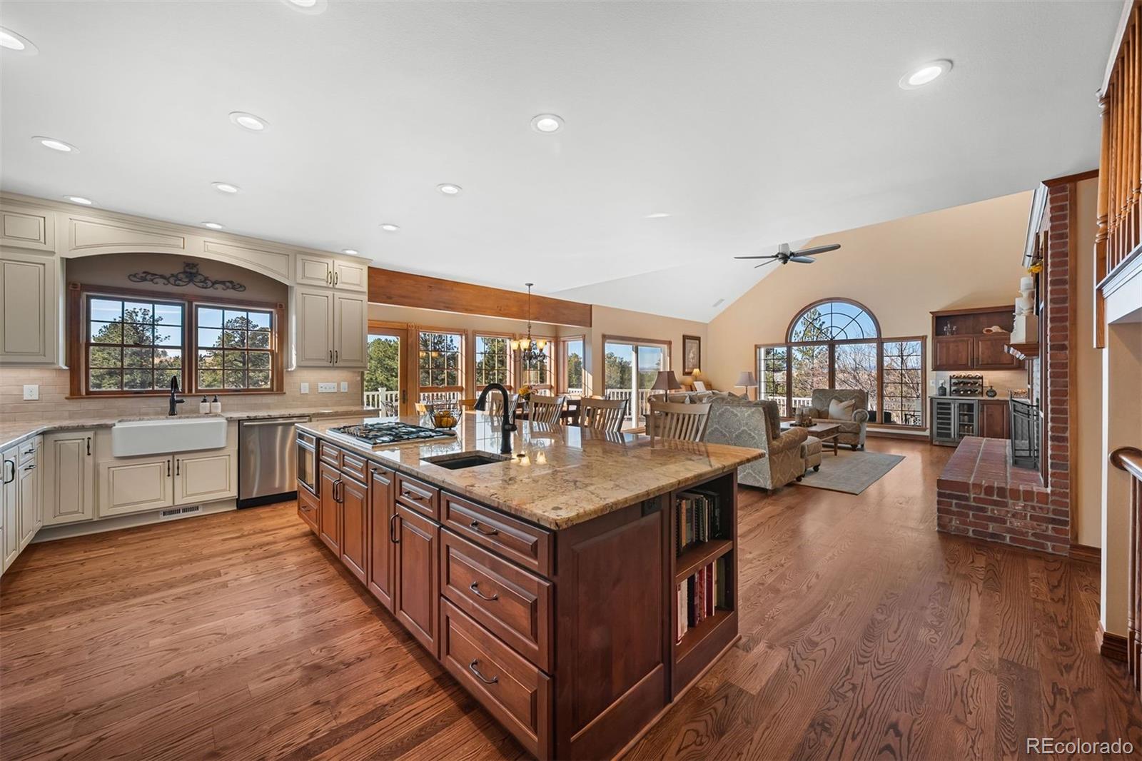 8245 N Sunburst Trail