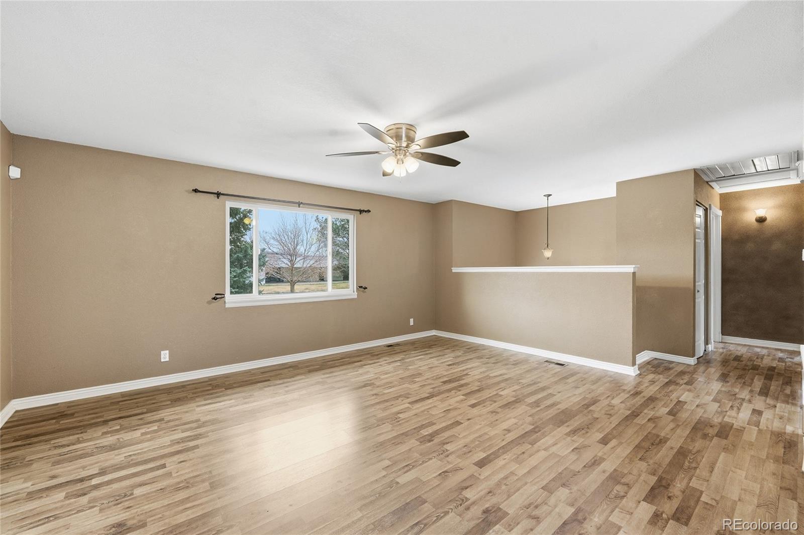 7433 S Quince Street