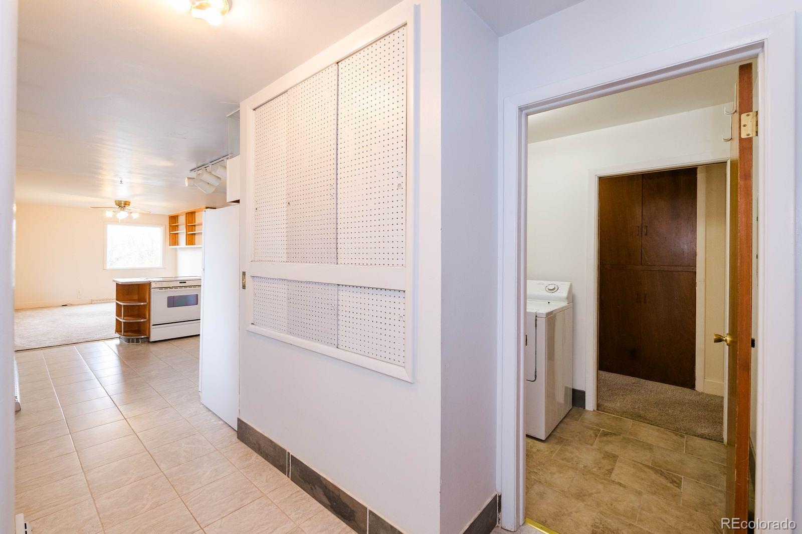 2 W Diamond Avenue